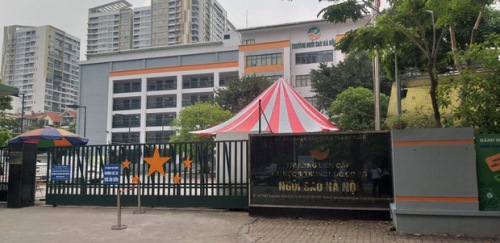 Phụ huynh đồng loạt phản đối trường liên cấp thu học phí online bất hợp lý mùa Covid-19